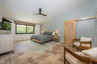 Super lux 5-bedroom, 7 bath house in beautiful Playa Grande with golf cart!