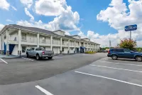 Baymont by Wyndham Forest City - Motels