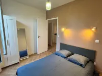 Urban Shelter Hotels in Bondy