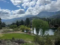 Charming 2-bedroom A-Frame cabin with AC, WiFi in tranquil Frazier Park