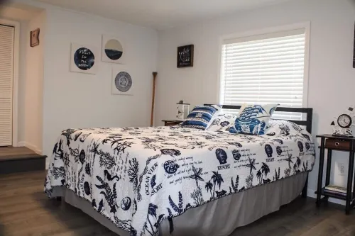 Enjoy a 3-bedroom vacation home near Lake of the Ozarks Hotels in Warren Township