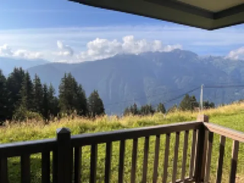 Superb, cozy mountain apartment with shared pool. 維拉爾敍爾多龍酒店