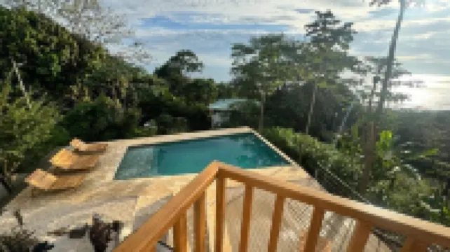 Spacious 7-bedroom house in wonderful Santa TeresaStunning sunset