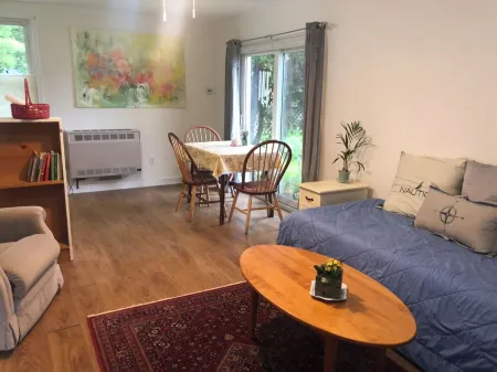 Camden 2 BR 1 BA, 1.4 miles from camden center. Stars and peepers and fireflies!