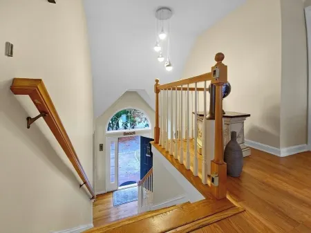 Lakefront Stunning Cape Cod Views w Private Lake Beach - Backyard is the Lake !