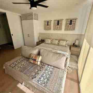 Beautiful Studio with AC, WiFi, near to 5th. Avenue and public beach Rooms