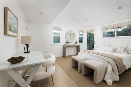 Charming 3-bedroom house plus office with AC, WiFi and heated pool in Montecito Отели в г. Монтесито