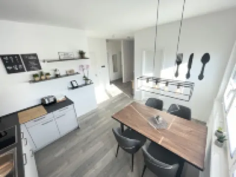 Lee-Modern newly built apartment near the beach *Wallbox*