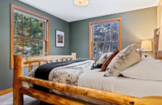 15 Guest Chalet with Sauna and Hot Tub - Bunk Room - 4 minutes to Sunday River