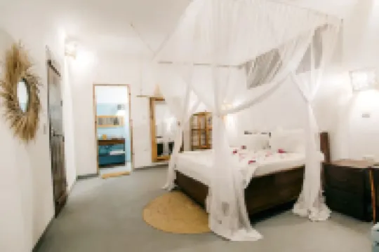 4 Bed Villa with Private Pool, Jacuzzi, WIFI & AC Hotels in 