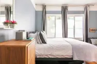 Central Guest Favorite: Walk to Everything: Steps from Valencia & Hayes Valley Hotel a Mission District