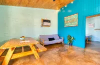 Charming 2-bedroom cabin right on the Frio River - Cabin #1 - Feriehus