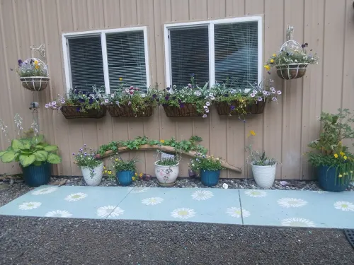 Welcomed to This Peaceful 1-Bedroom Sleeps 4 Cabin. This Property is for Sale.