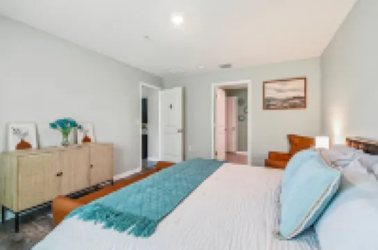 Modern 4BR Home Entire House Free Coffee & WiFi