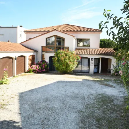 Villa with swimming pool and magnificent sea view