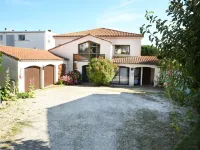 Villa with swimming pool and magnificent sea view