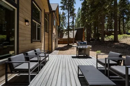 Lux Retreat 4BD/3.5B  North Lake Tahoe w/Hot Tub