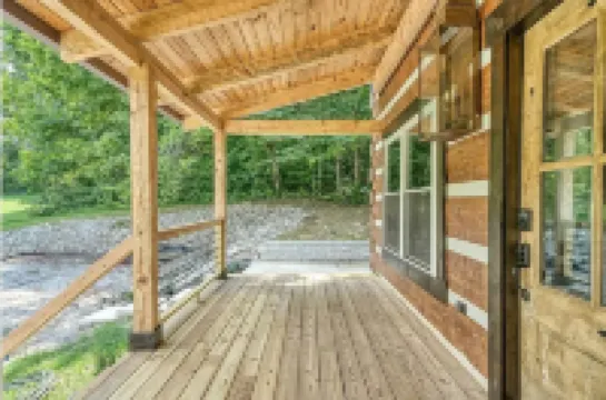Custom 3-bedroom log cabin near 2 marinas on Dale Hollow, Sunset & Star Point.