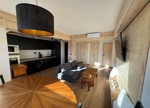 Luxurious 4-room chalet-style apartment. Cœur station d'Auron, 10 pers. Hotels in Auron