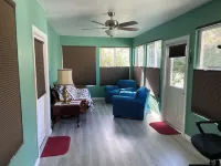 Charming 2-bedroom house in serene Lady Lake Villages home with AC