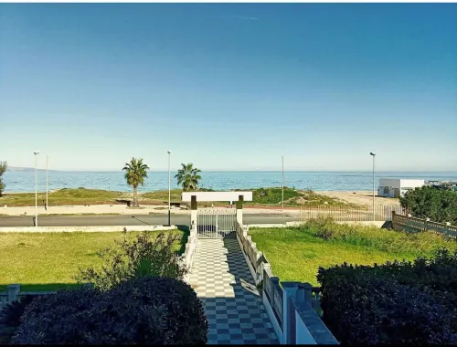 studio flat in front of the beach Hotels in Rossano