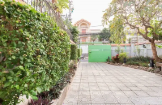 Villa 2. 4 Lac Long Quan