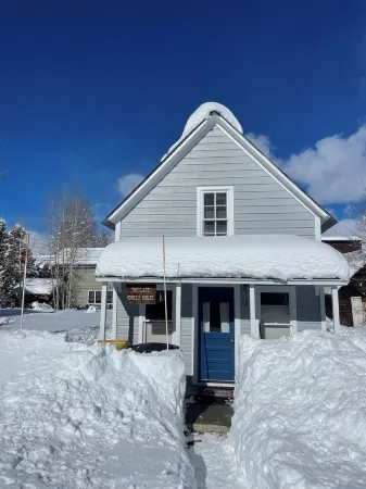 Magic In All Directions - 3 Bdrms, 2 1/2 Bths, WrkSpc & WiFi