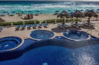 Oceanfront 2Br Villa for 6 -  3 Bathrooms - Walk to la Isla & Beach - Villas