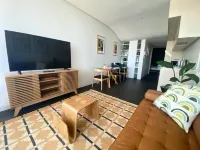 Boutique Canberra Stay | Balcony + Desk - 2-Star