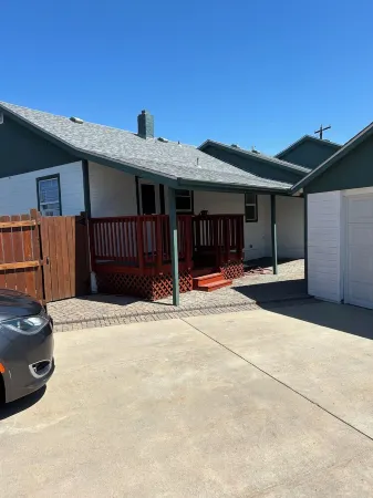 Brilliant 4-bedroom house with AC in Arvada! Family and Pet friendly,