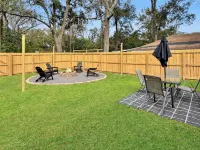 The Gulfport Muse-Artistic Getaway-Walk to Beach- Firepit!