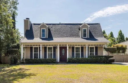 Convenience+Convenience=Charming 3 bedroom house with WiFi,AC in pleasant Evans