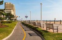 Charming 1-bedroom private suite. Easy walk to beach and boardwalk.