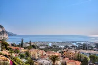 Beaulieu-sur-Mer: charming loft with sea view Các khách sạn gần BEAULIEU SUR MER RAILWAY STATION