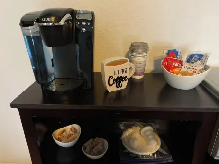 Spacious Studio with King Bed Private entrance in pleasant Pembroke Pines Отели в г. Пемброк-Пайнс