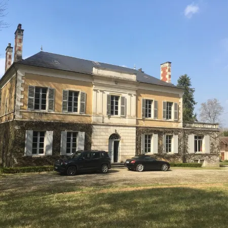 Berry manor house, swimming pool and tennis court