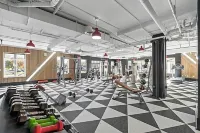 Luxury Downtown Crown Apartment minutes from DC