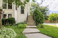 Private Downtown Herndon Escape - Full Amenities