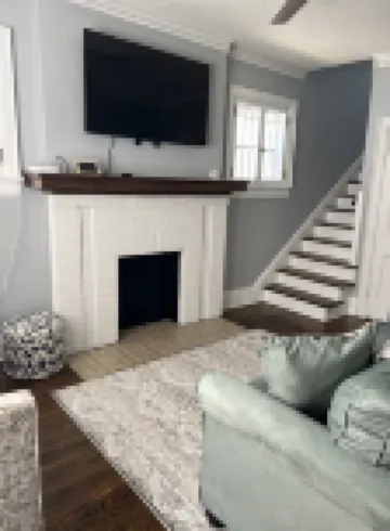 Historic 3 Bedroom home, steps away from the Capitol, Clay Center and Ballpark.