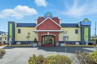 Days Inn & Suites by Wyndham Terre Haute