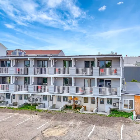 Harborline Hotel