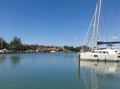 Beautiful 2BR and 2 en-suite bathroom with Marina and Sunset views