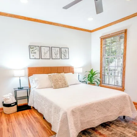 4 Bed, King Bed, Tvs ,Grill, Crib, Kids Essentials,Sleep Noise Machine,Bond Park