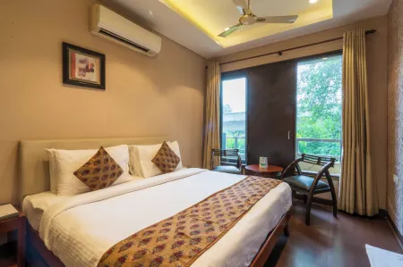 Cosy Grand, Chanakyapuri by the Cosy Hotels Отели рядом со станцией Delhi Cantt