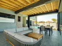 Luxury Oceanfront Villa Fully Staffed Hotels in Tower Isle