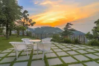 The HillCrest Mussoorie, Mall Road Hotel dekat CAMPING S.K. SAINI CAMP SITE, Masoorie