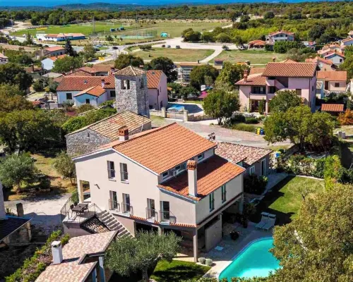 Dream vacation apartment with large heated pool and beautiful garden Hotels in Bale