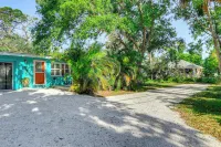 Englewood Bungalow 1 Mi to Beach: Pets Welcome!