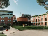 Kolping Hotel Casa Domitilla ヌオーヴァ・ヴィラ・デイ・チェーザリ周辺のホテル