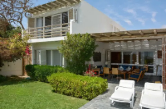 Modern 5Br House with Private Pool in Paracas Hotels in 